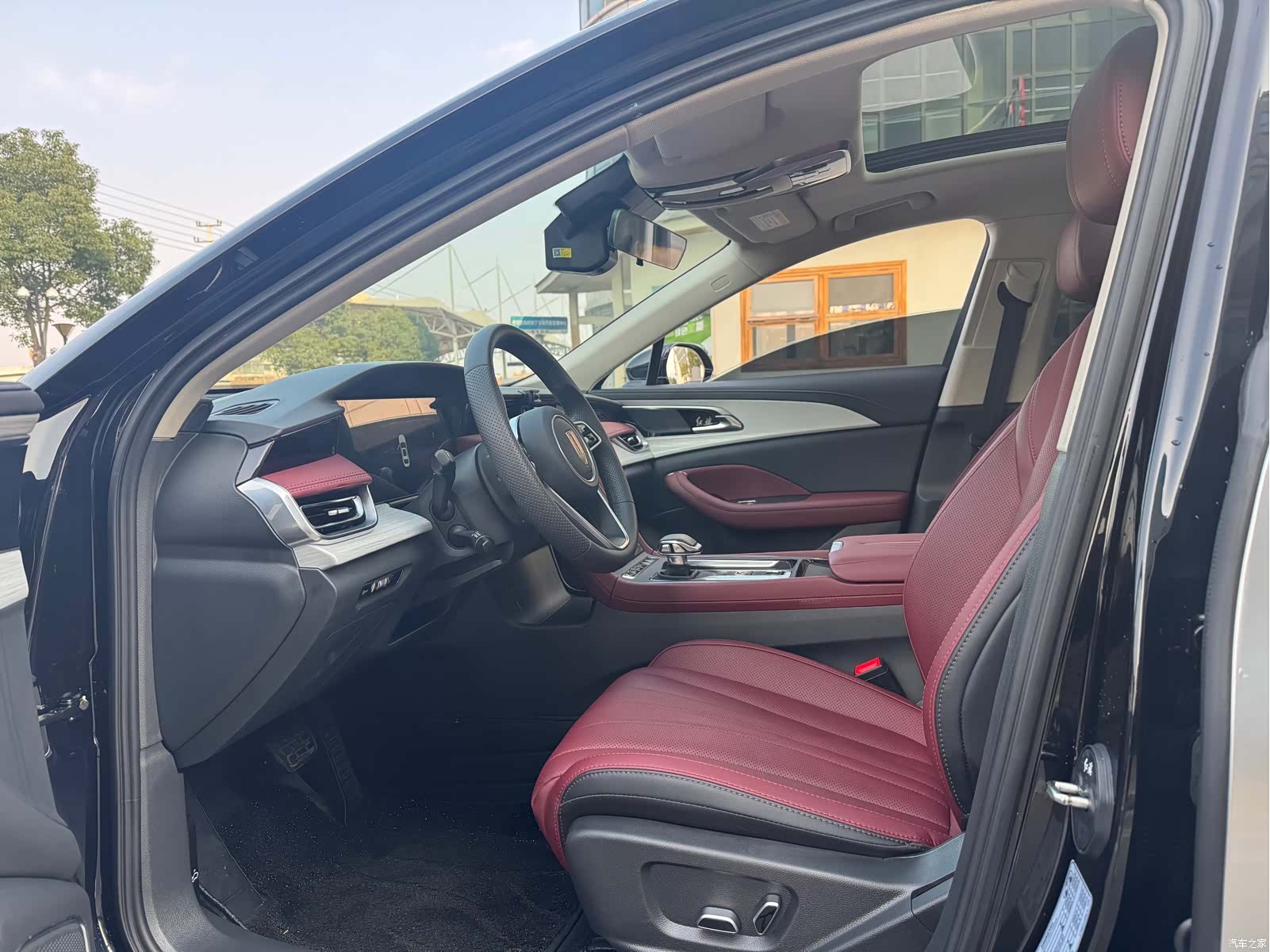 Hongqi H5, 2025 10