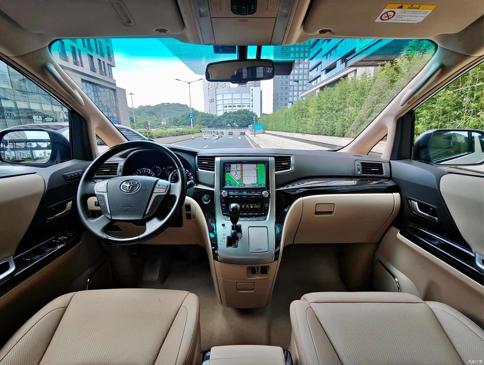 Toyota Alphard, 2012 11