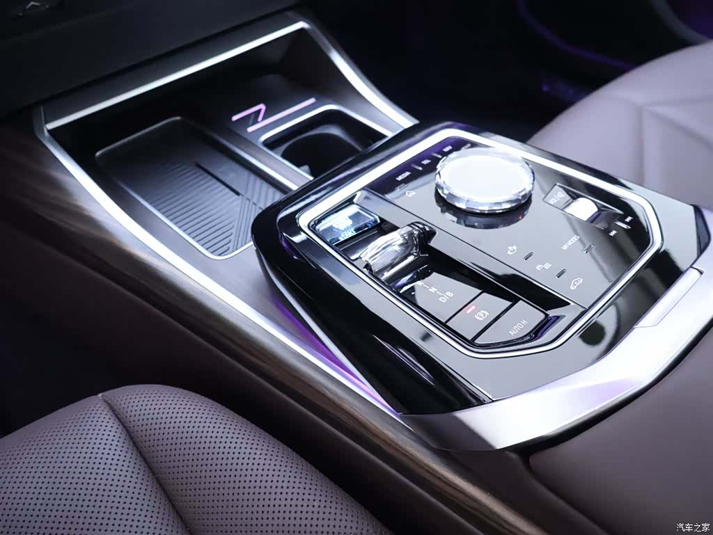 BMW i7, 2023 12