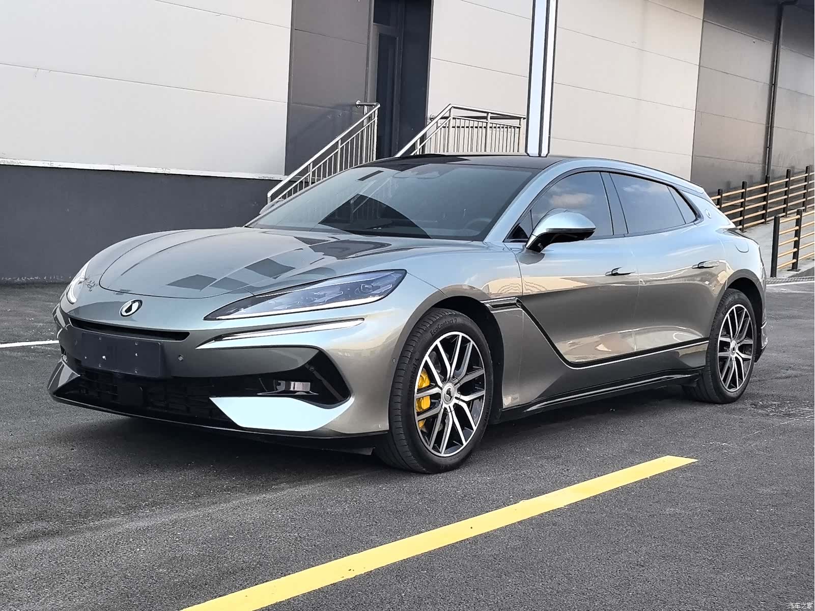 Denza Z9GT