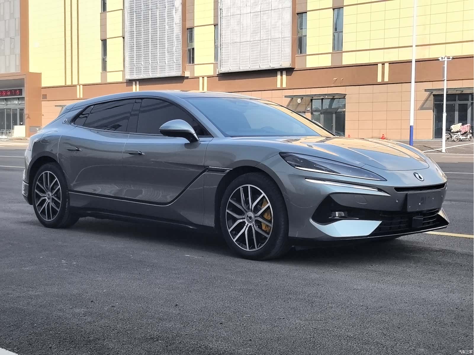 Denza Z9GT, 2025 6
