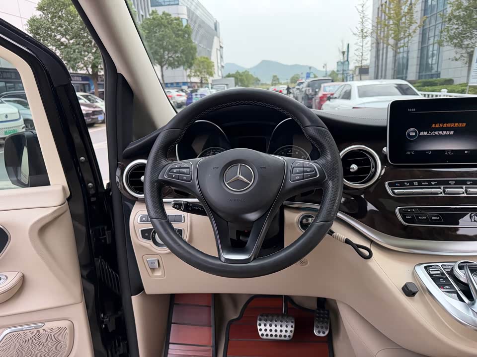 Mercedes-Benz V-class