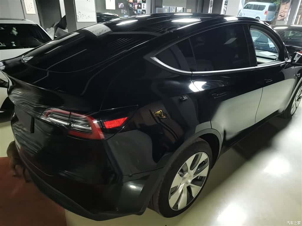 Tesla Model Y, 2023 все фото