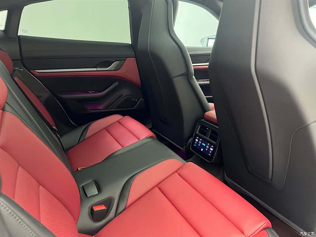 Porsche Taycan, 2026 12