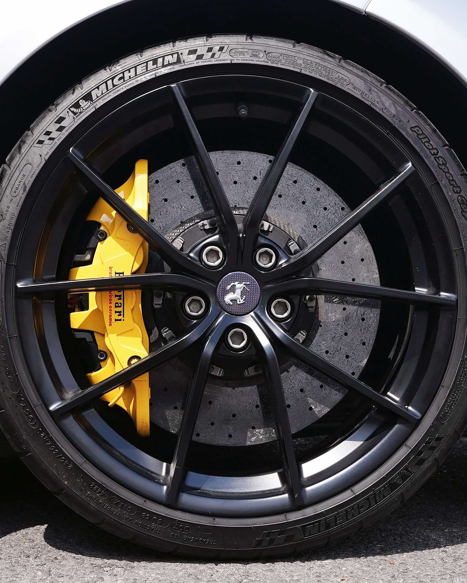Ferrari 488, 2019 4