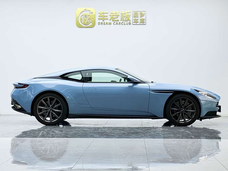 Aston Martin DB11 2020, фото 7