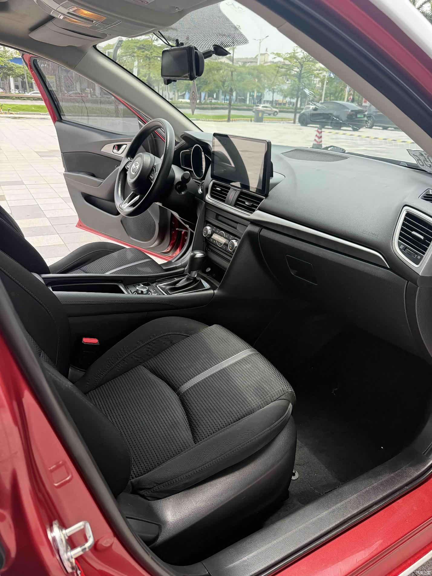 Mazda Mazda3, 2018 11