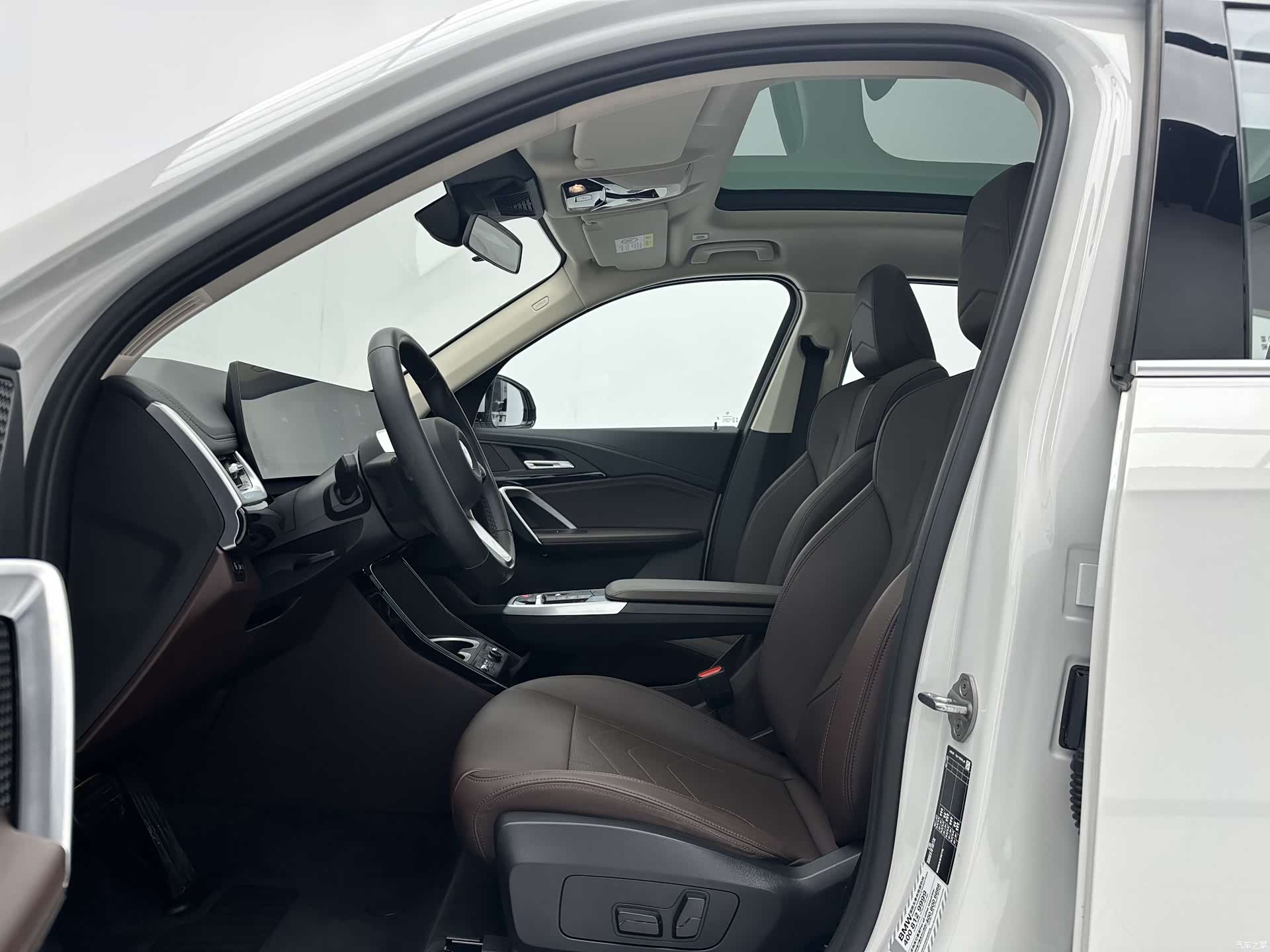 BMW X1, 2023 все фото