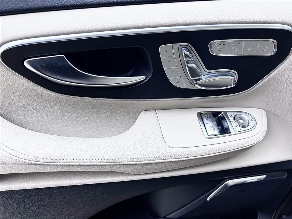 Mercedes-Benz V-class