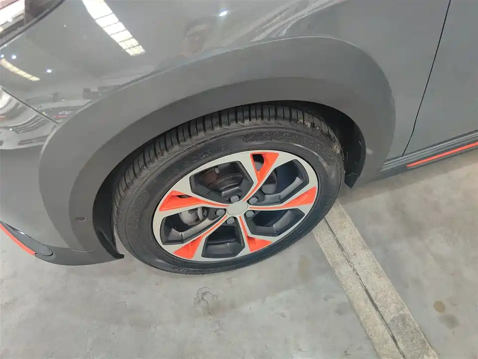 Lynk & Co 02