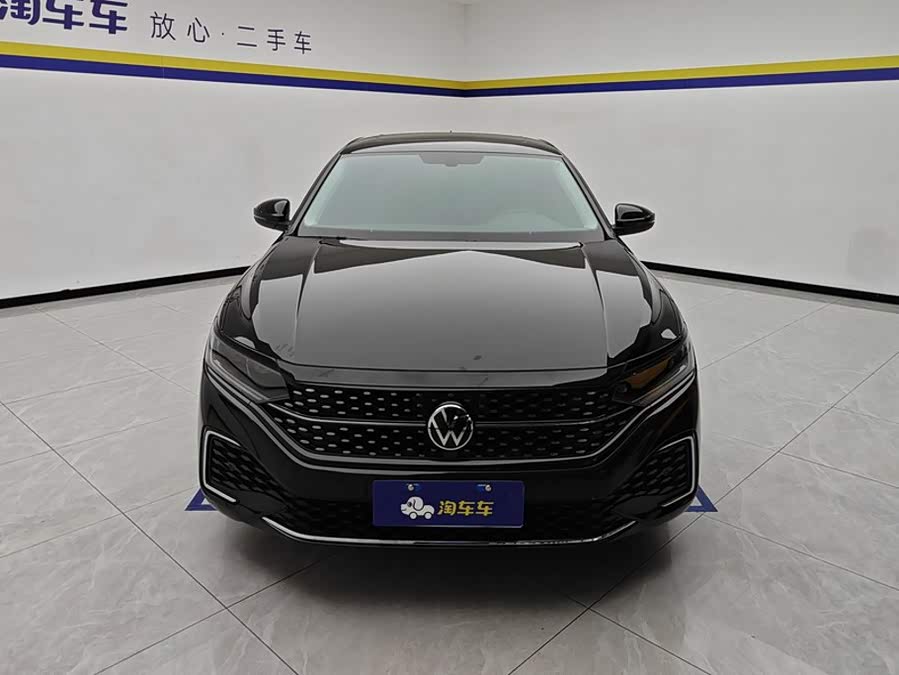 Volkswagen Passat 2023, фото 2