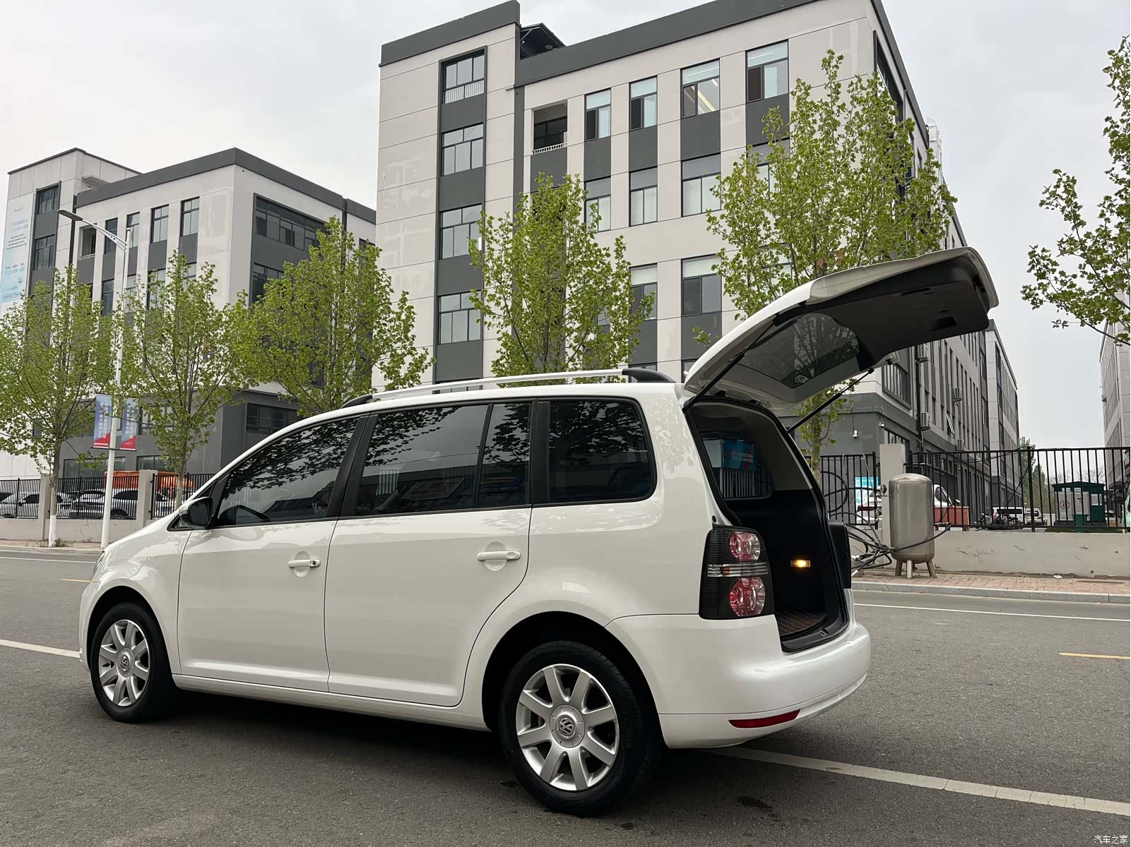 Volkswagen L, 2018 16
