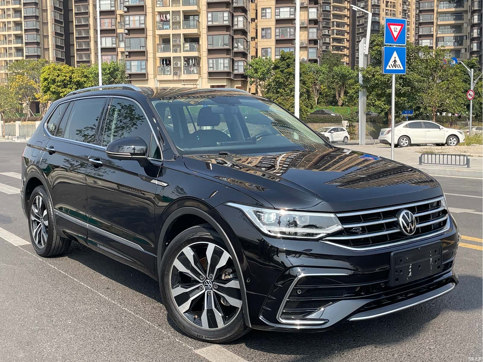 Volkswagen Tiguan L, 2021 3