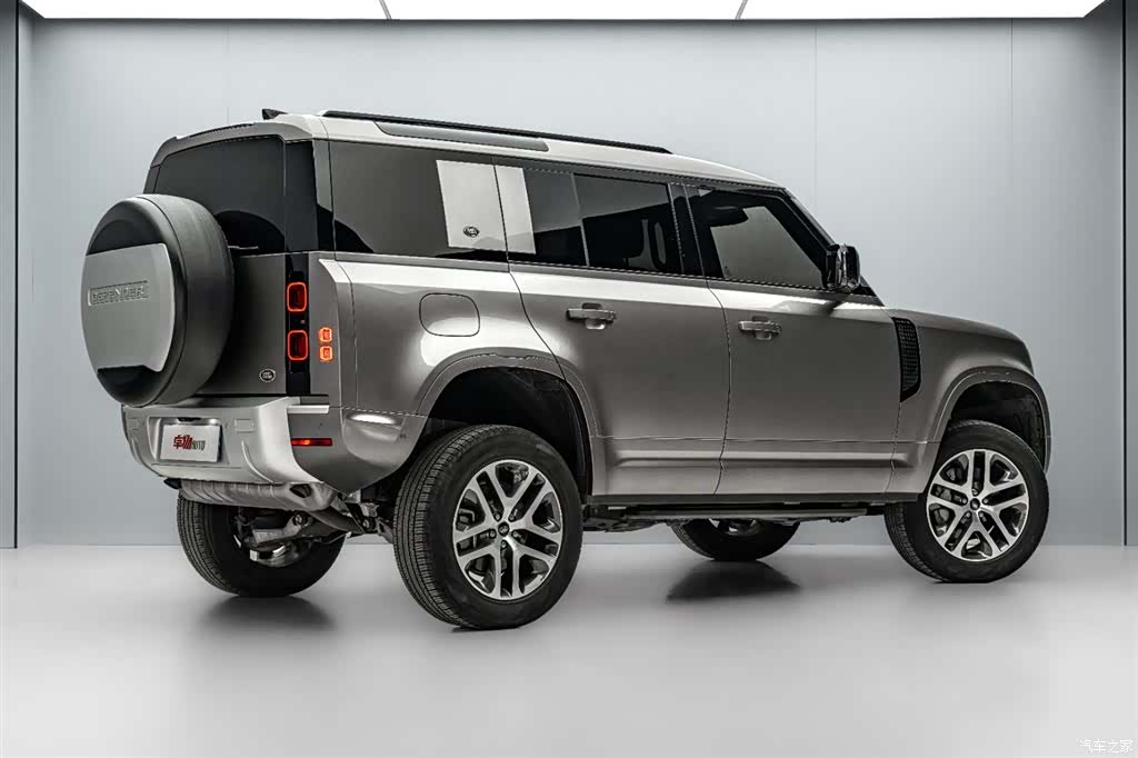 Land Rover Defender, 2024 7