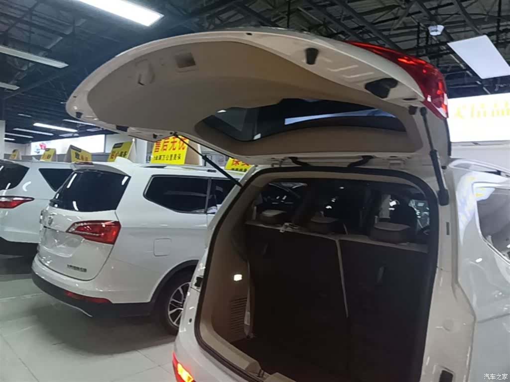 Wuling 730, 2018 19