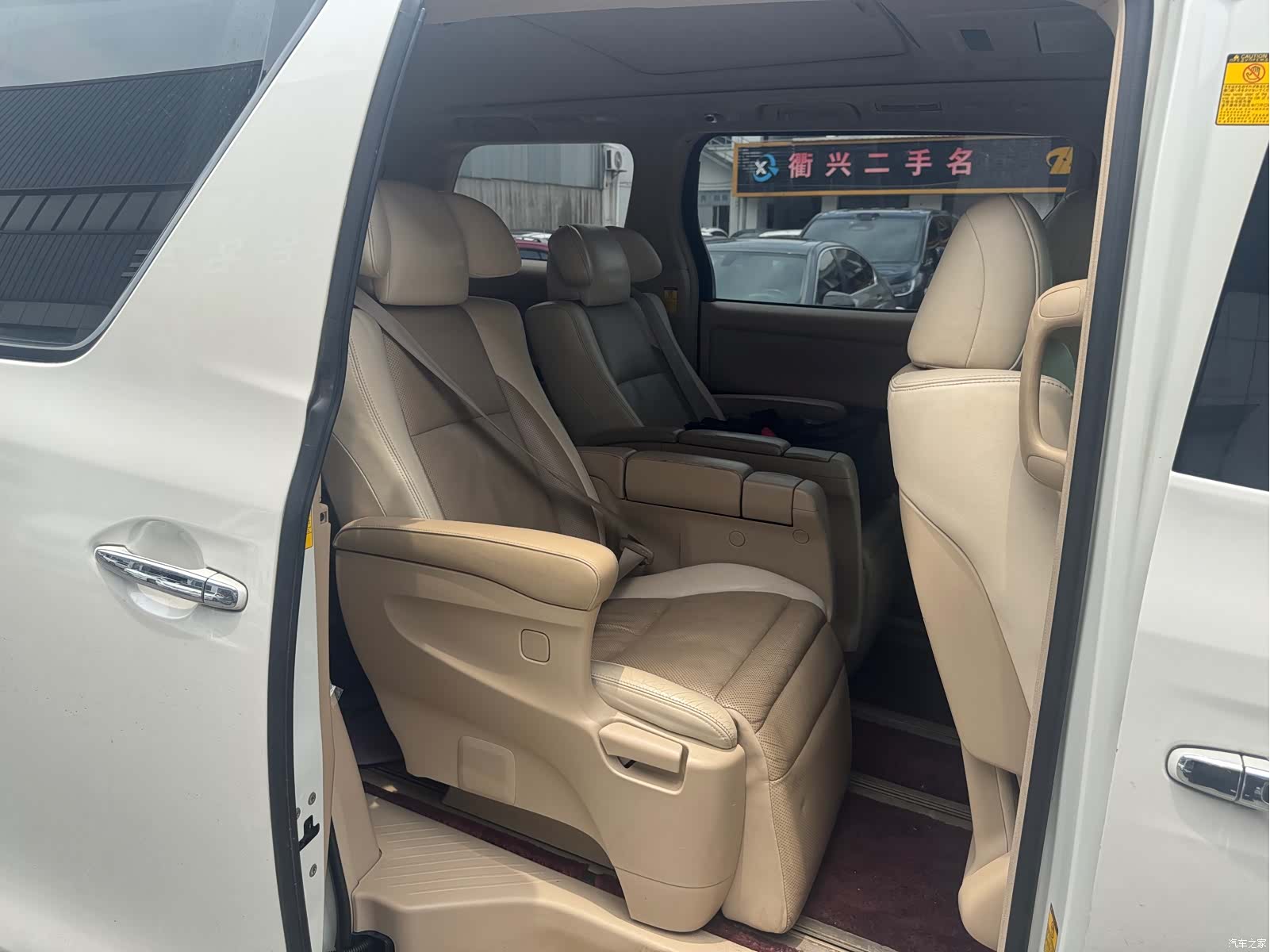 Toyota Alphard, 2015 10