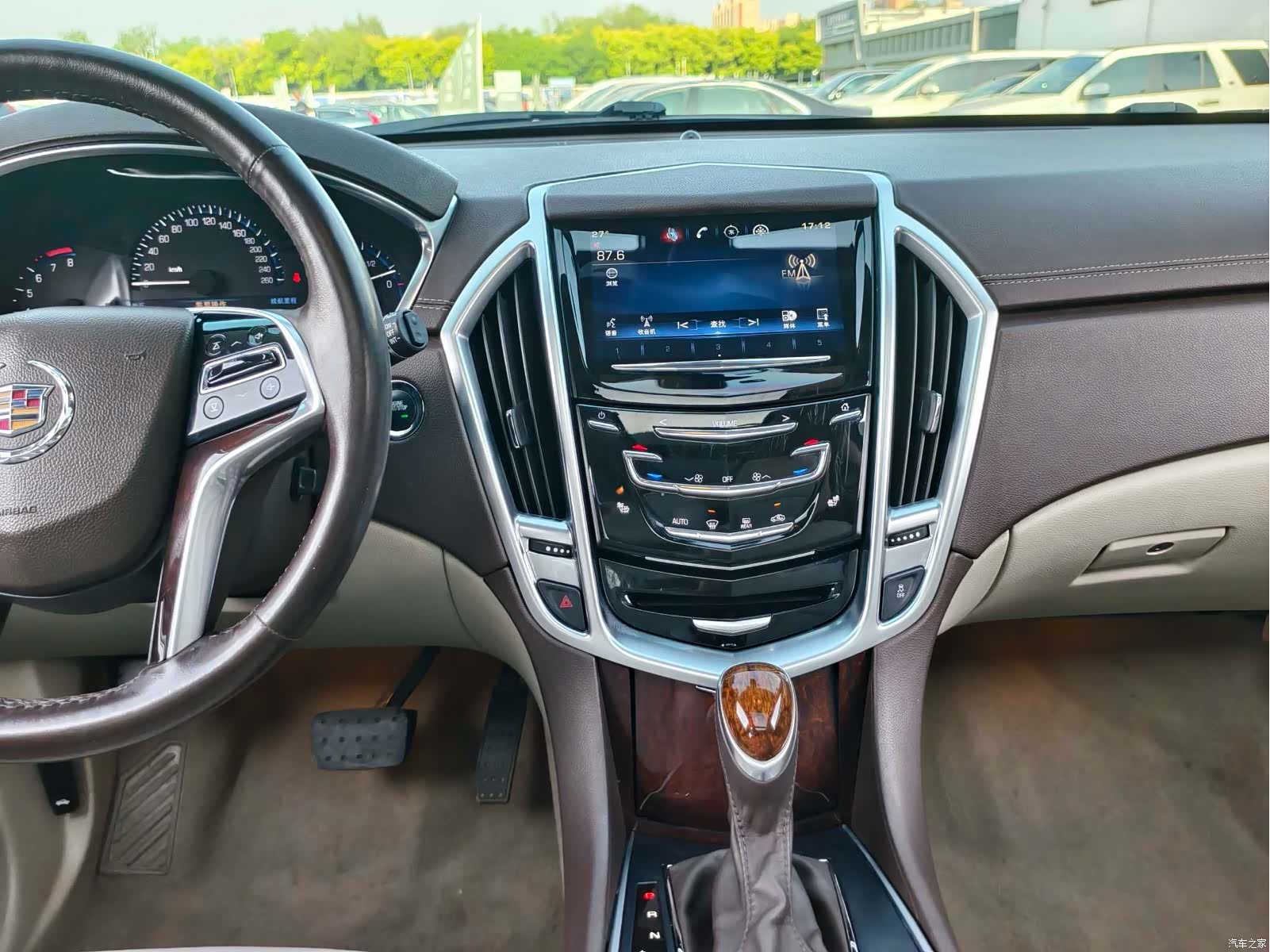 Cadillac SRX, 2015 10