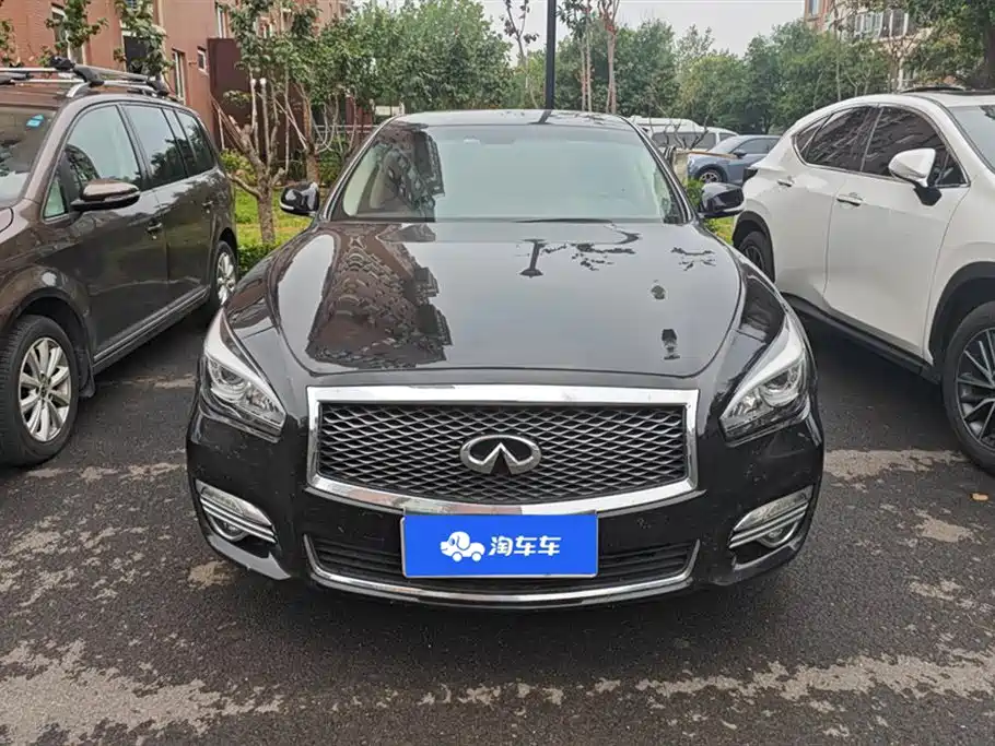 Infiniti Q70