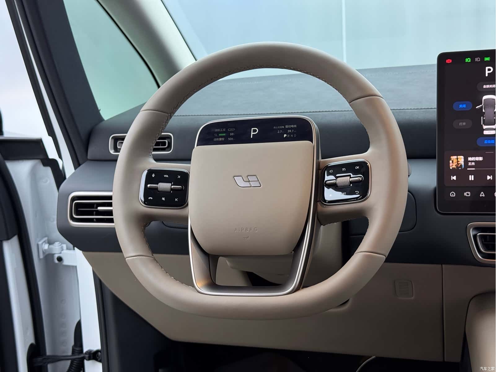 Li Auto MEGA, 2025 21