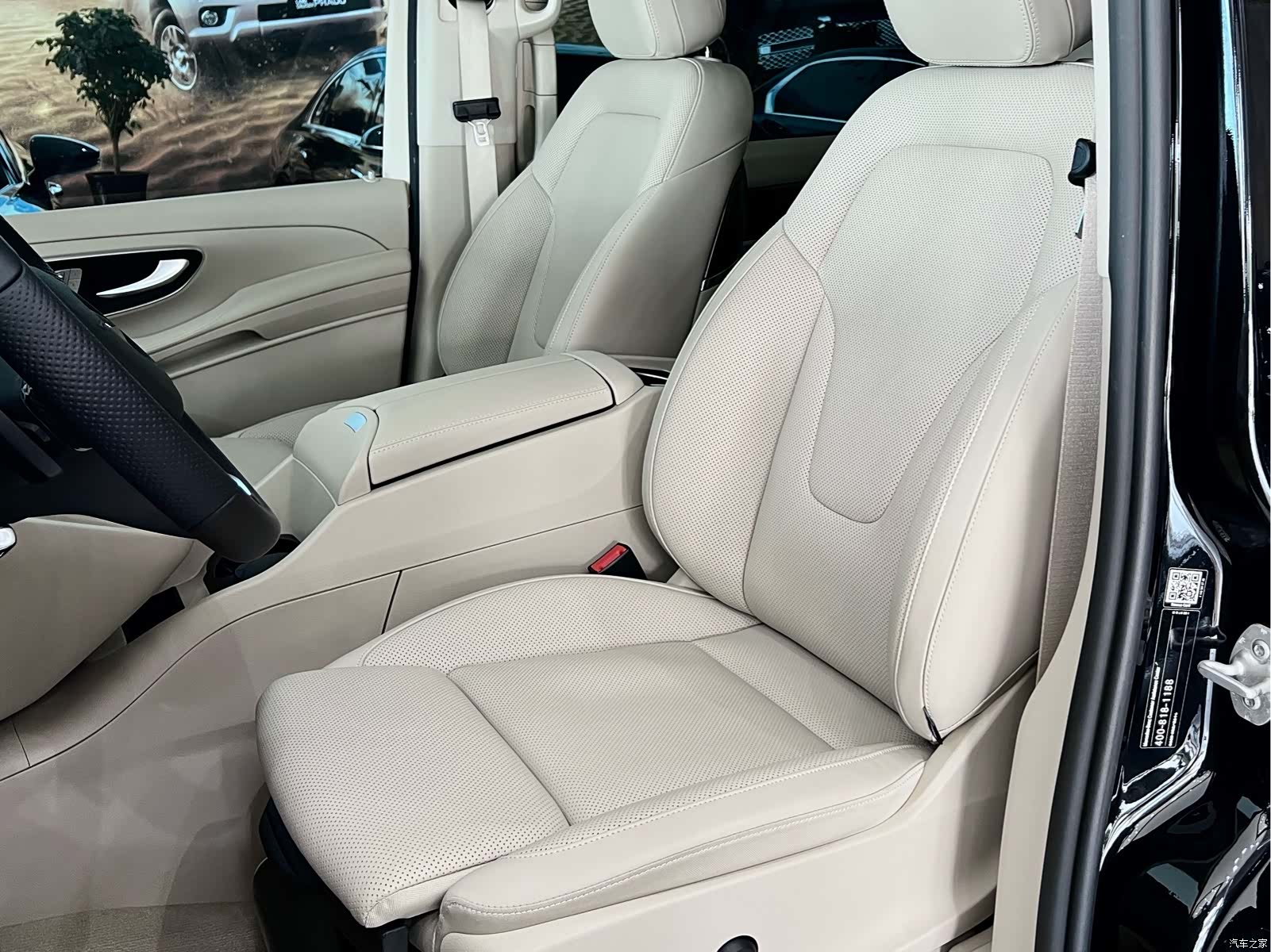 Mercedes-Benz V-Class, 2023 6