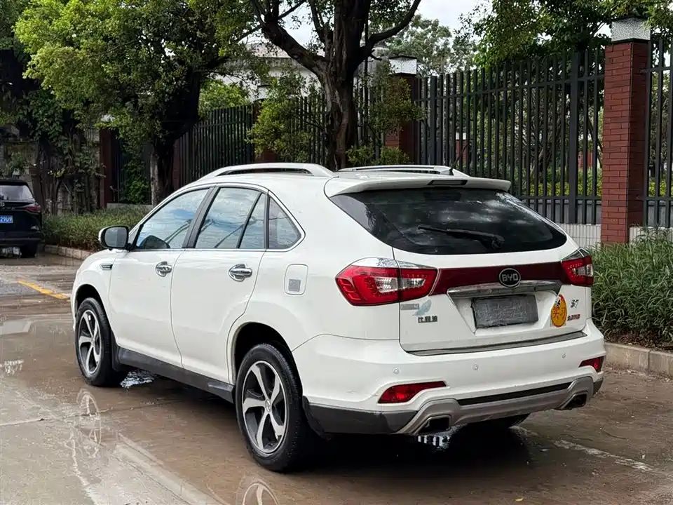 BYD S7