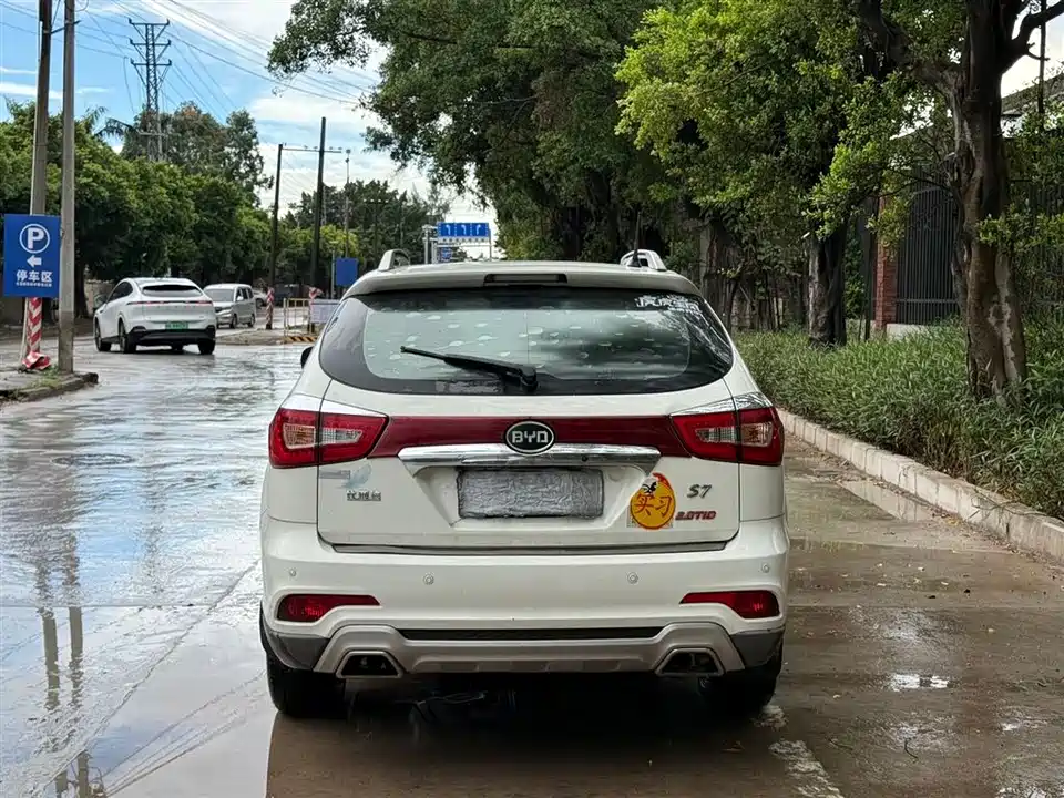 BYD S7