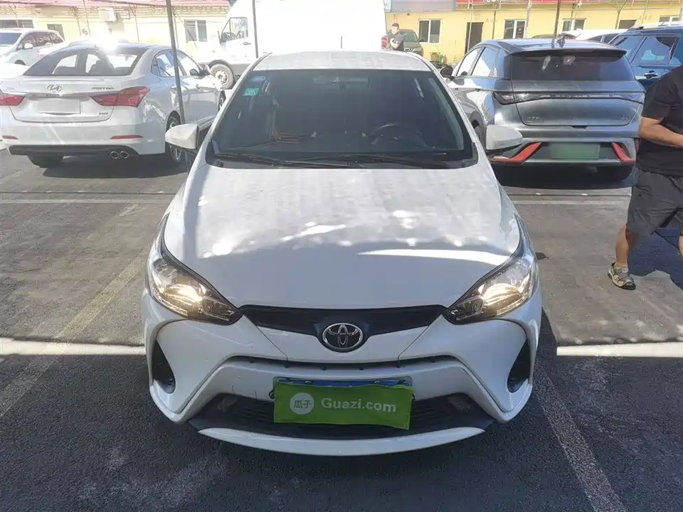 Toyota YARiS L to enjoy