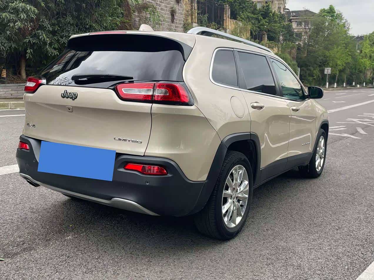 Jeep Cherokee, 2015 16