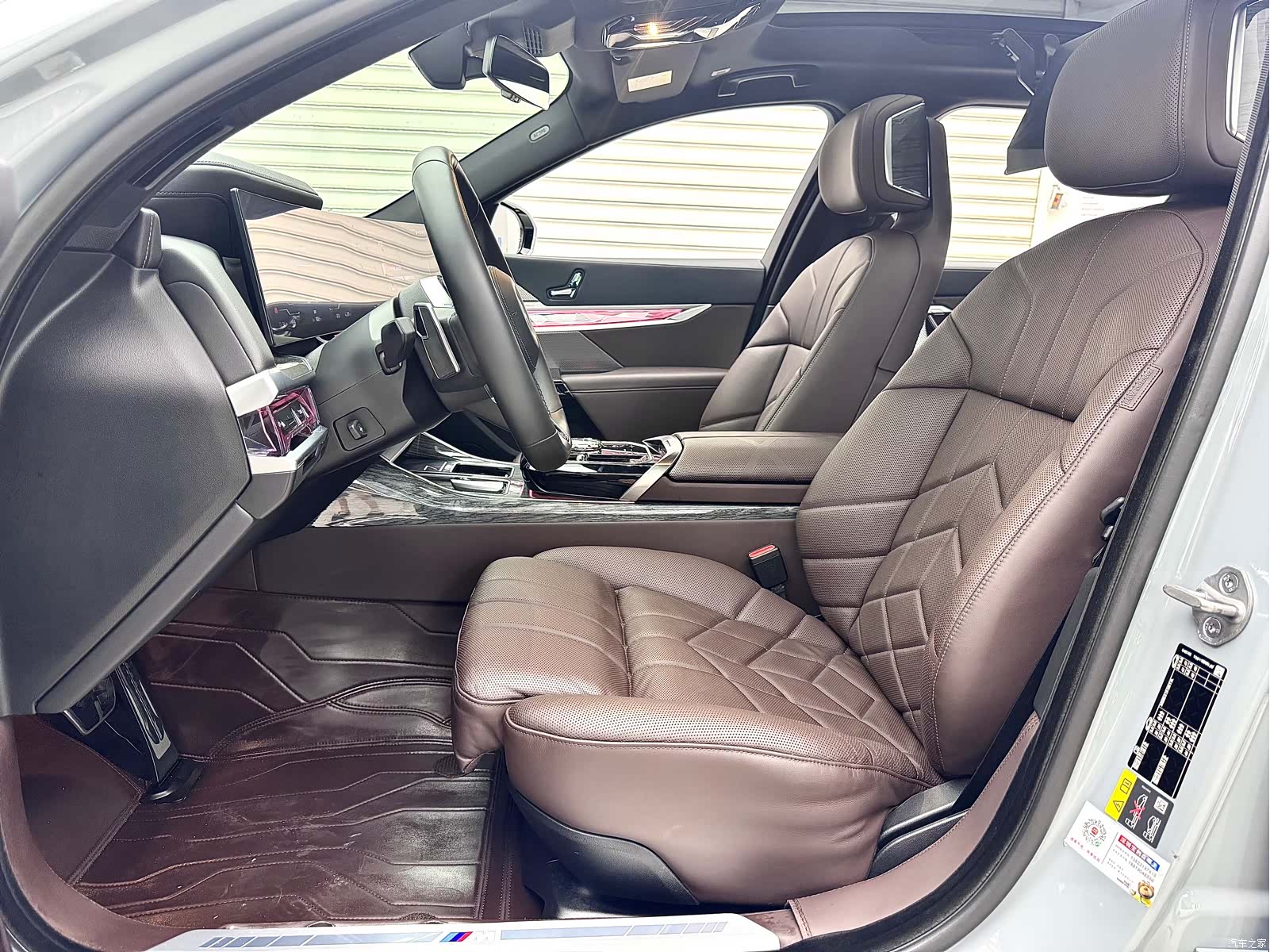 BMW i7, 2023 13