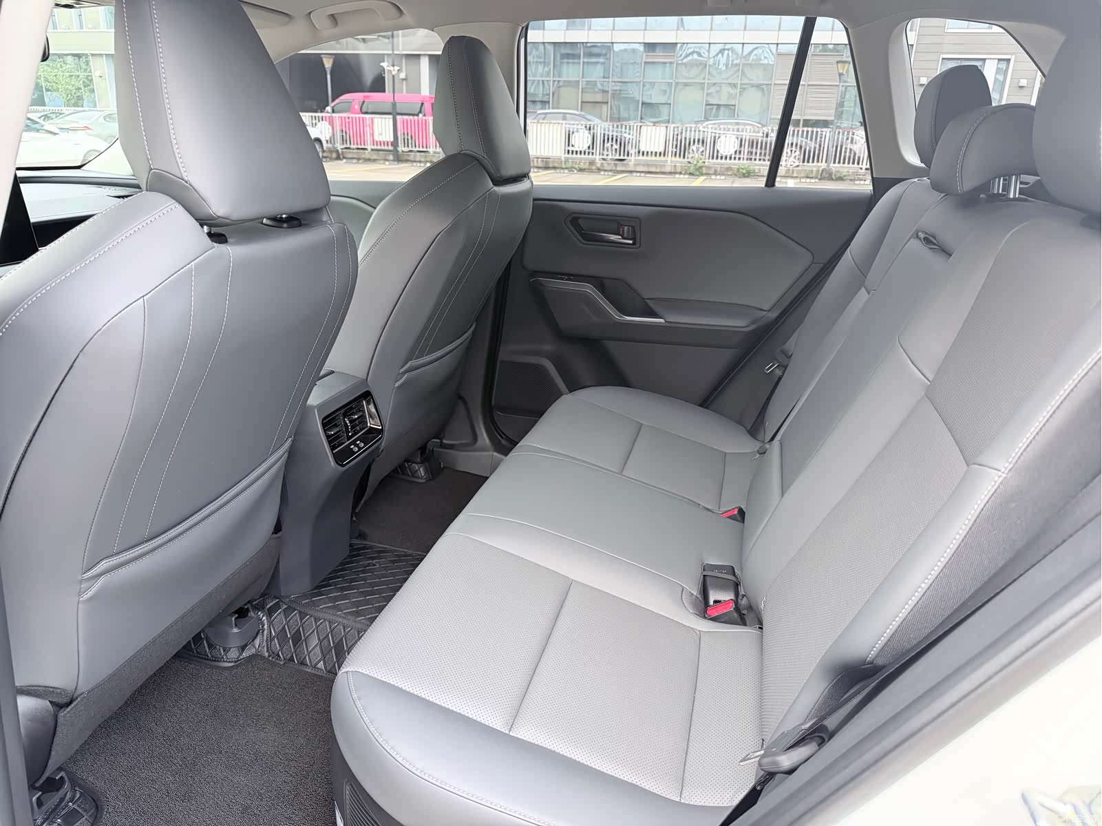Toyota RAV4, 2026 13