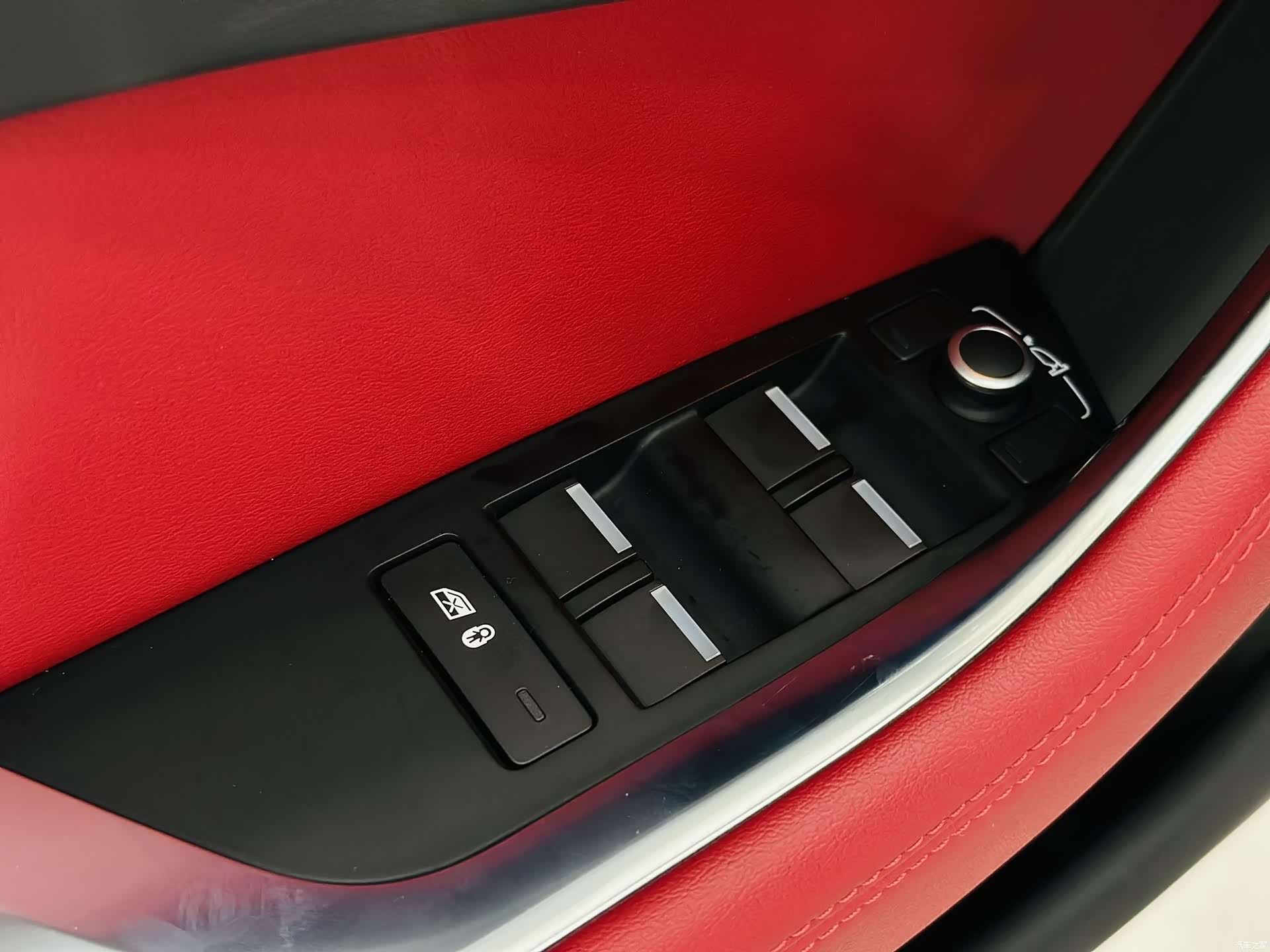 Land Rover XEL, 2021 14
