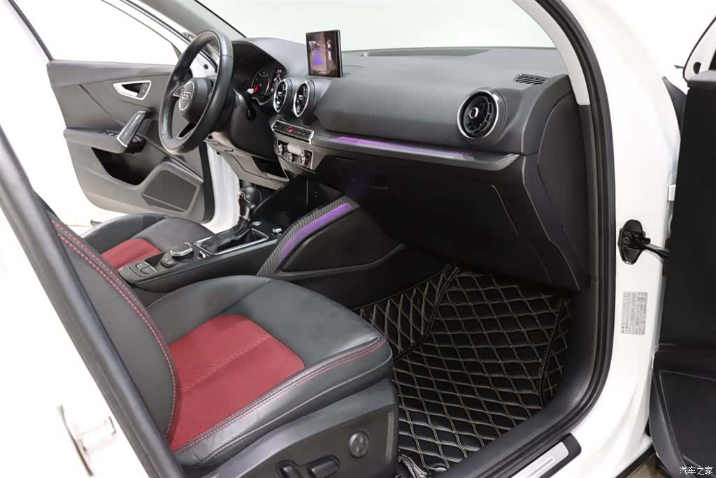 Audi Q2L, 2021 8