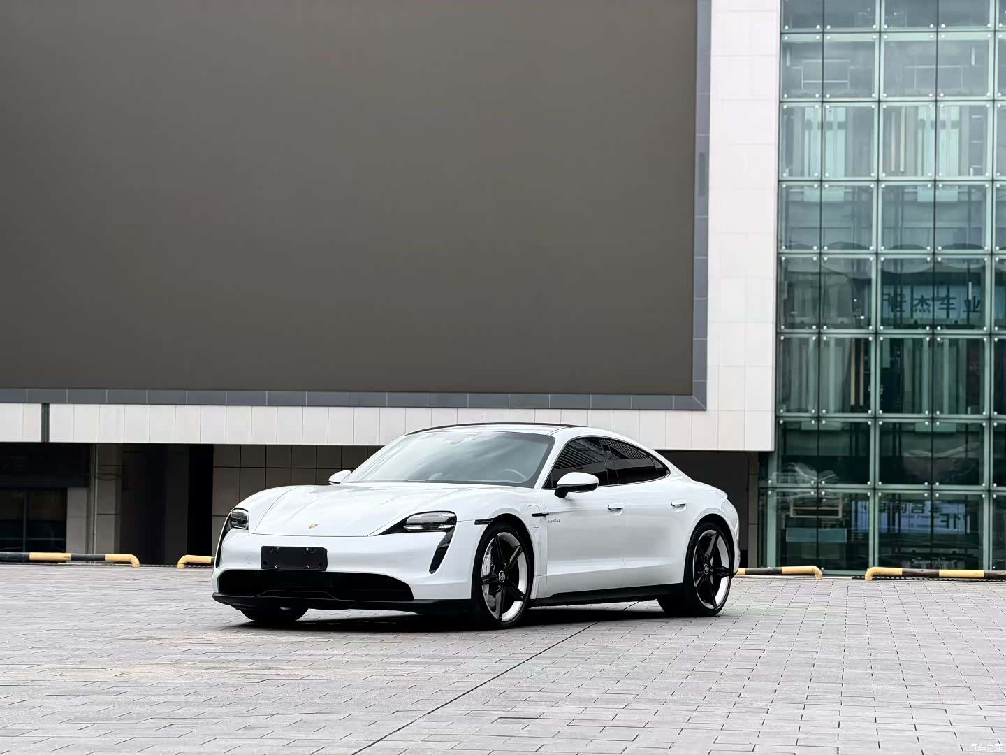 Porsche Taycan, 2020 1
