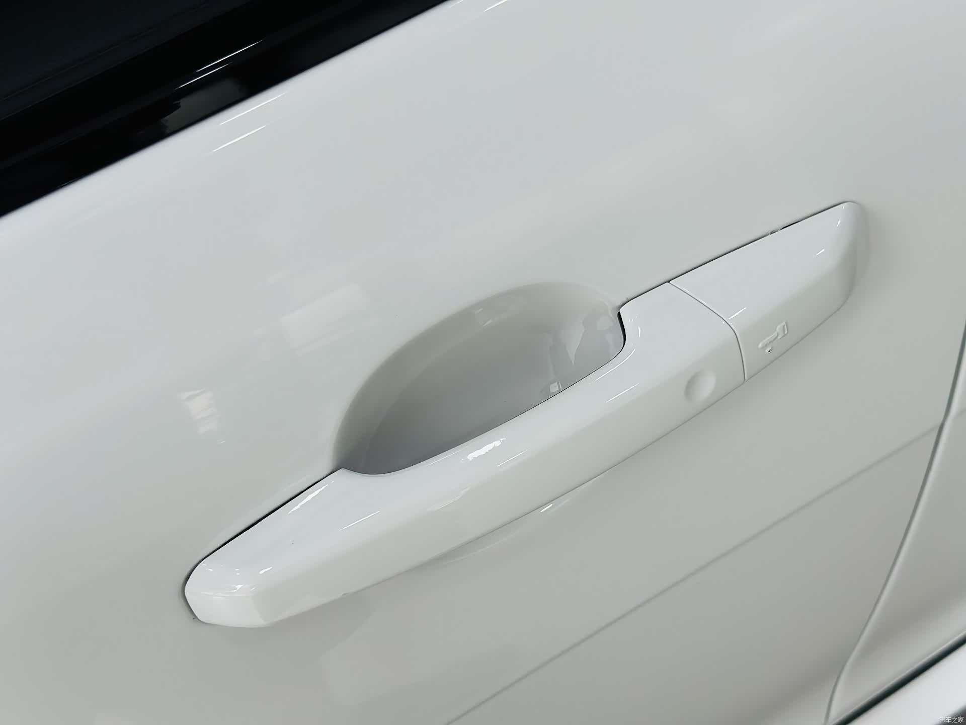 Land Rover XEL, 2021 10