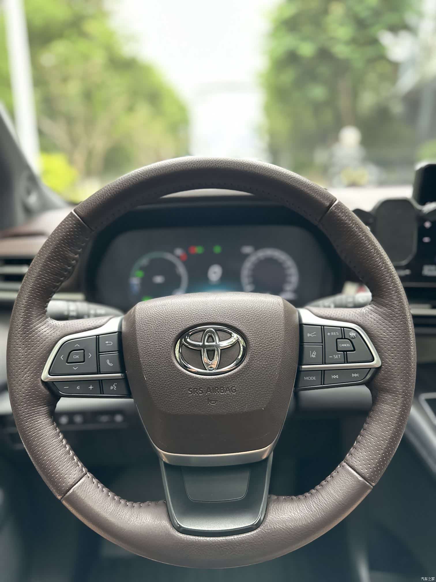 Toyota Granvia, 2023 14