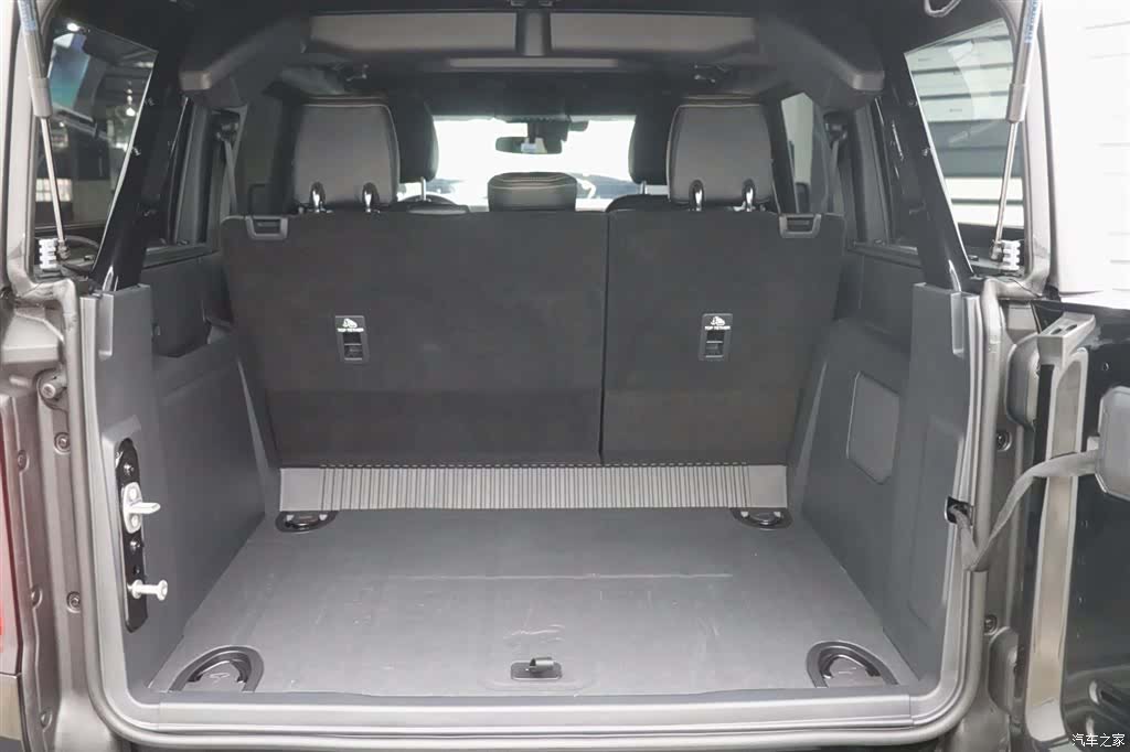 Ford Bronco, 2025 28