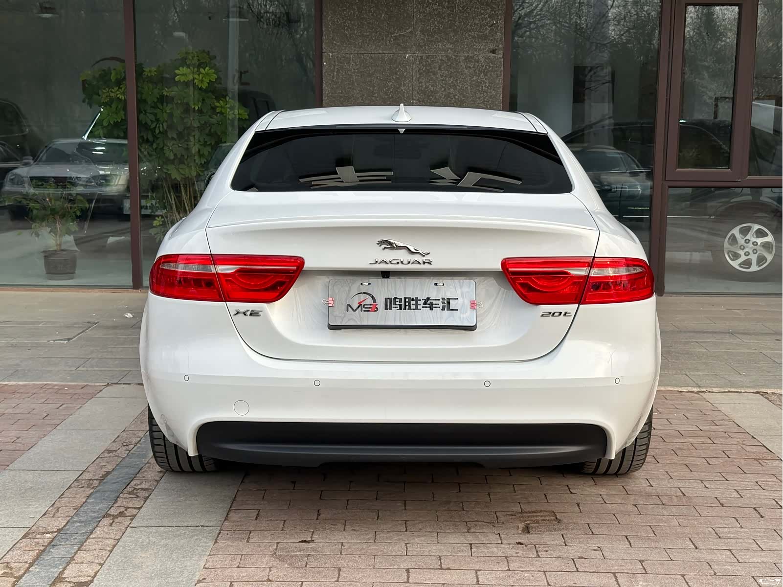 Jaguar XE, 2015 7