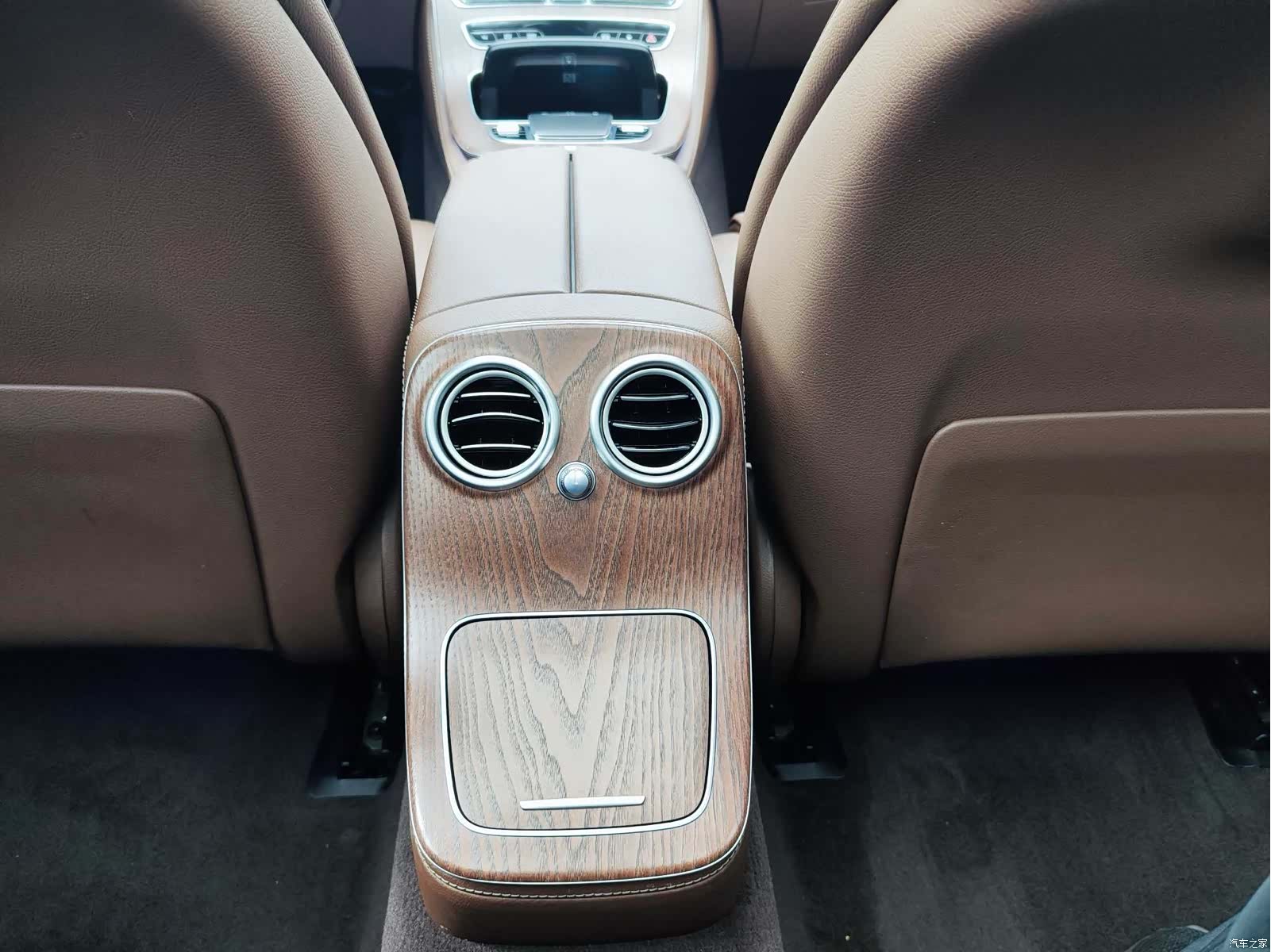 Mercedes-Benz E-Class, 2022 10