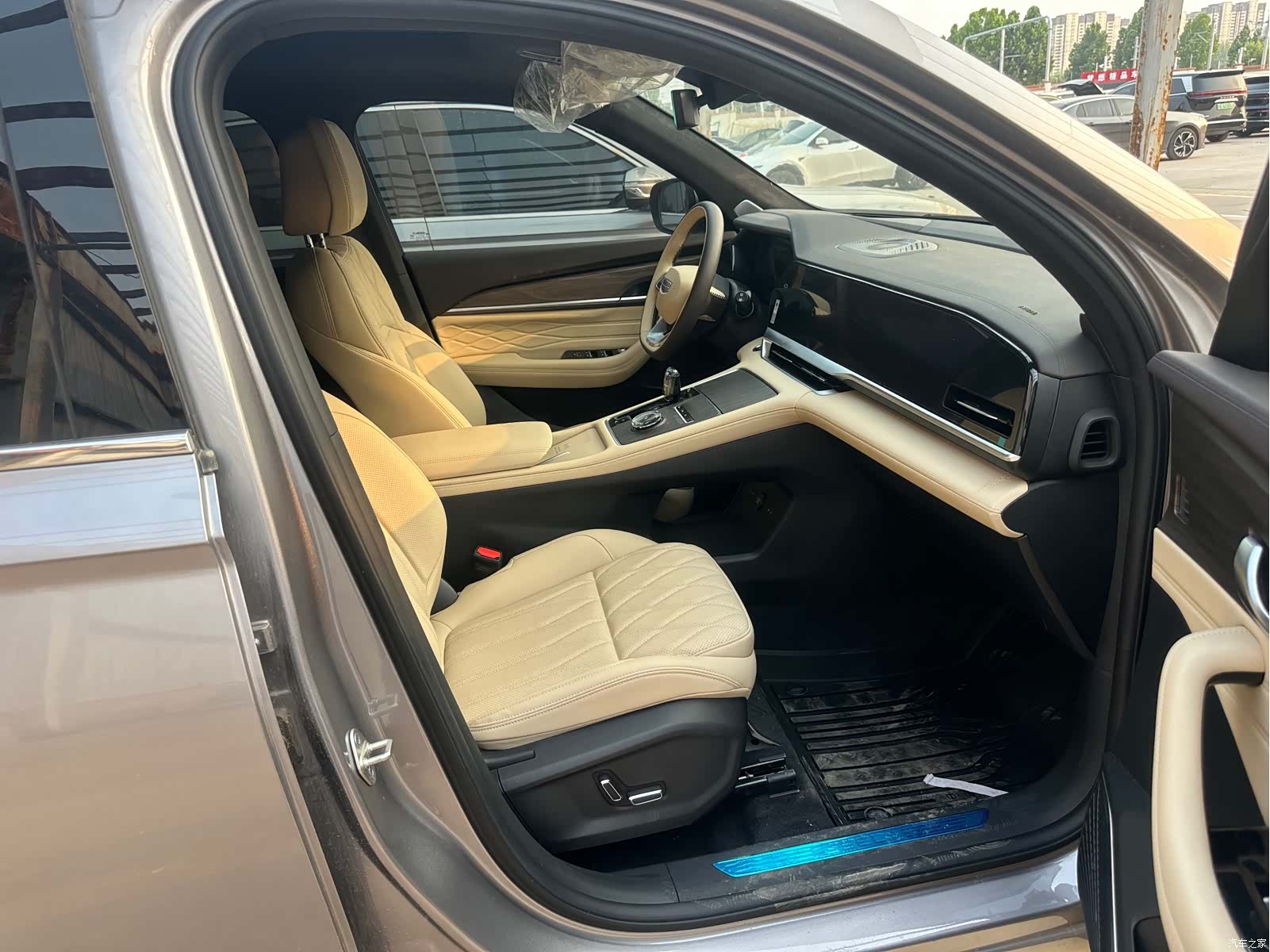 Geely Xingyue L, 2025 8
