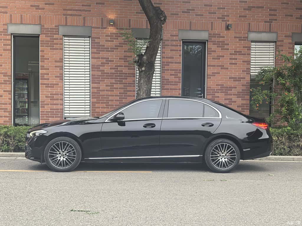 Mercedes-Benz C-Class, 2025 11