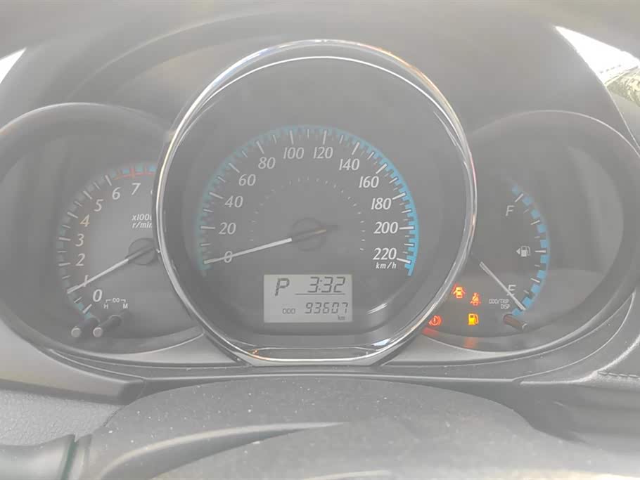 Toyota YARiS L to enjoy
