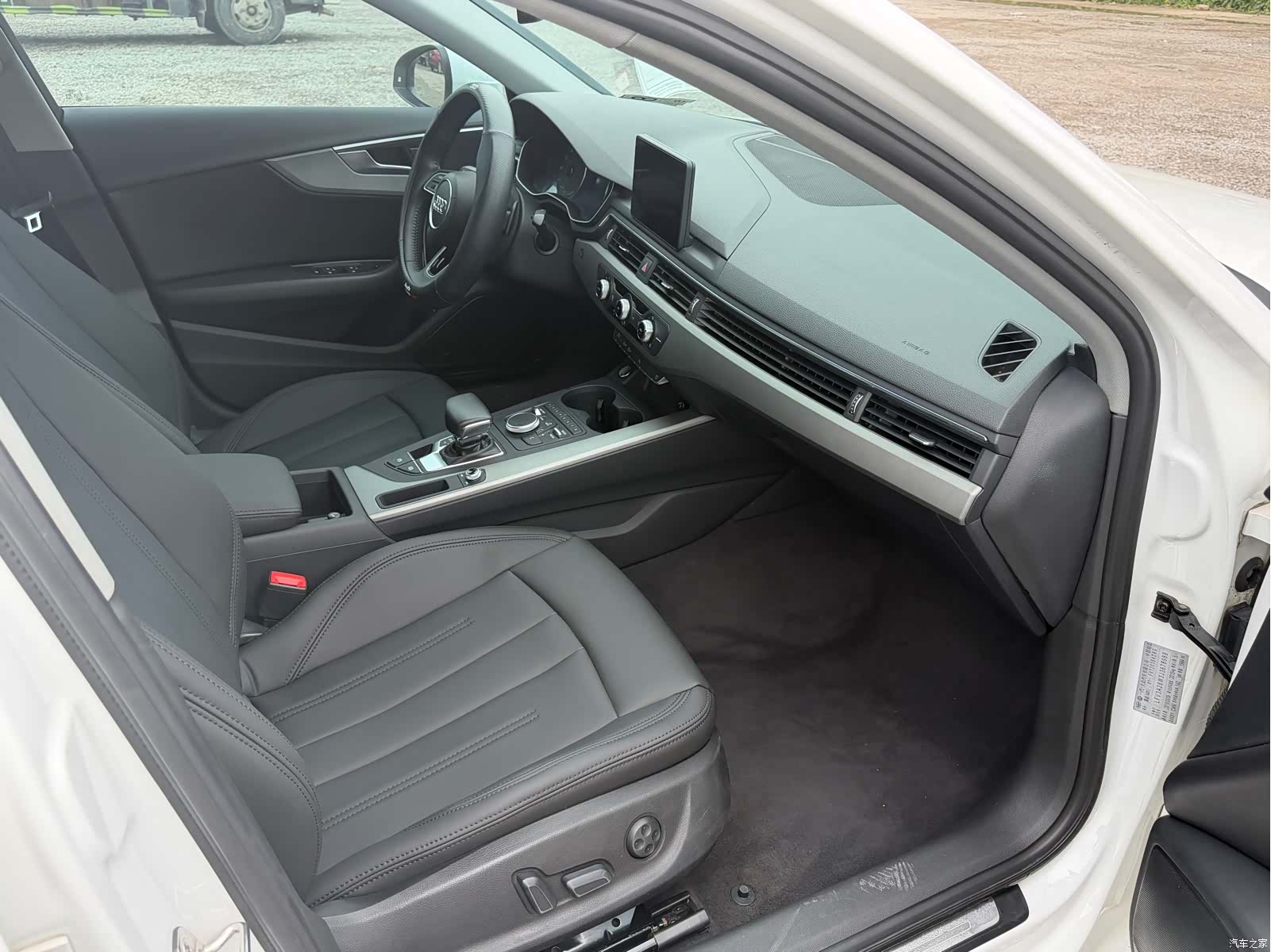 Audi A4L, 2018 9