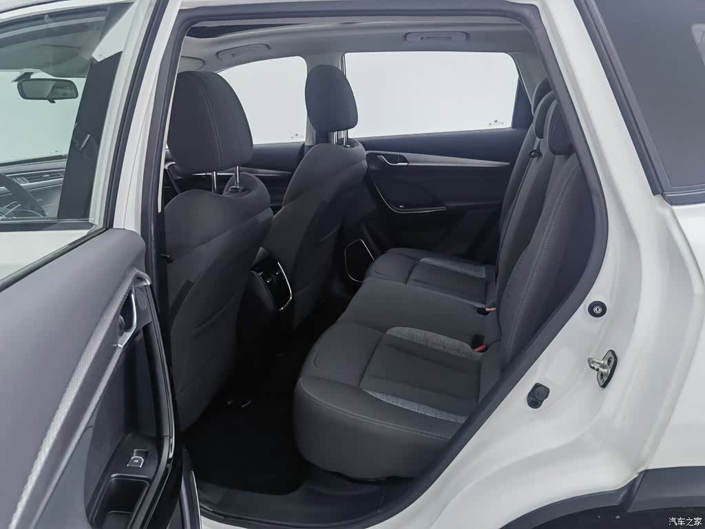 DongFeng AX7, 2019 15
