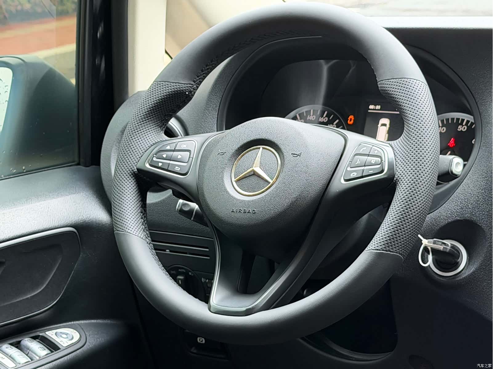 Mercedes-Benz 9, 2017 8