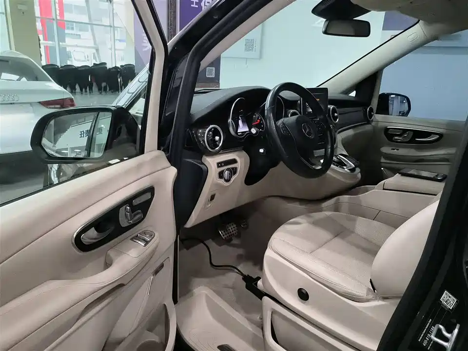 Mercedes-Benz V-class