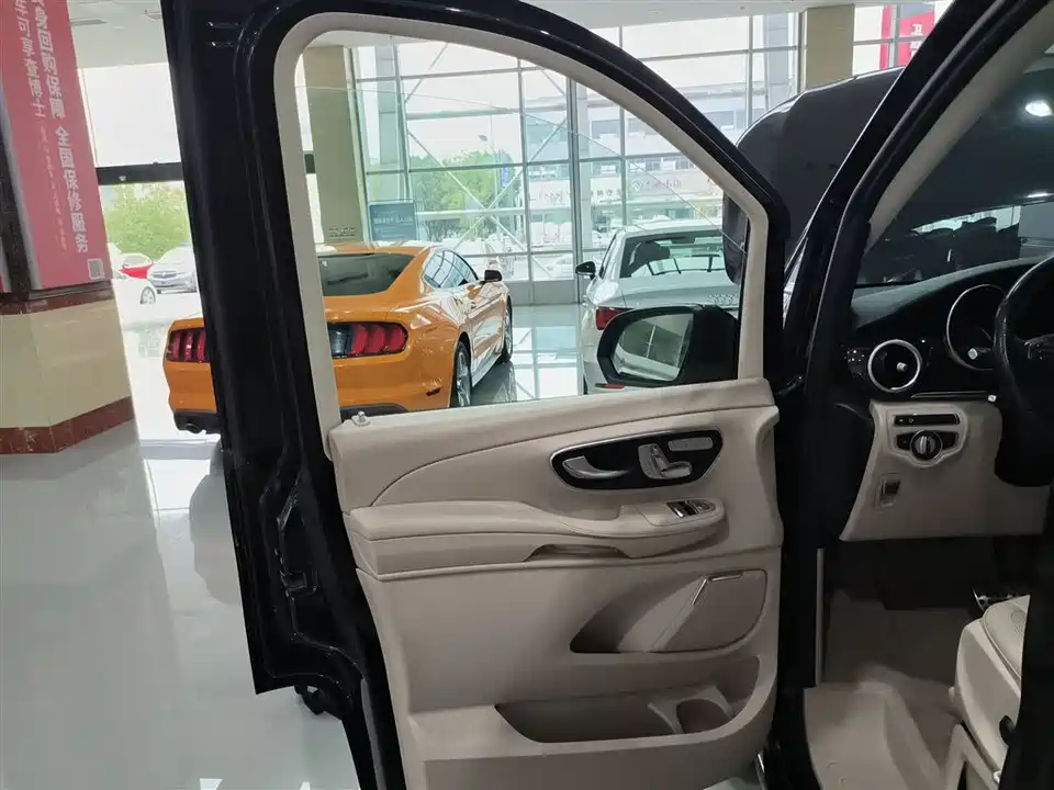 Mercedes-Benz V-class
