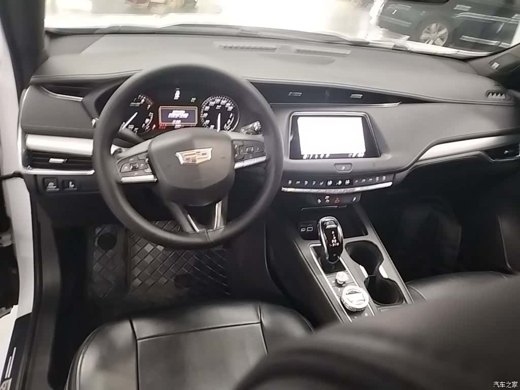 Cadillac XT4, 2021 10