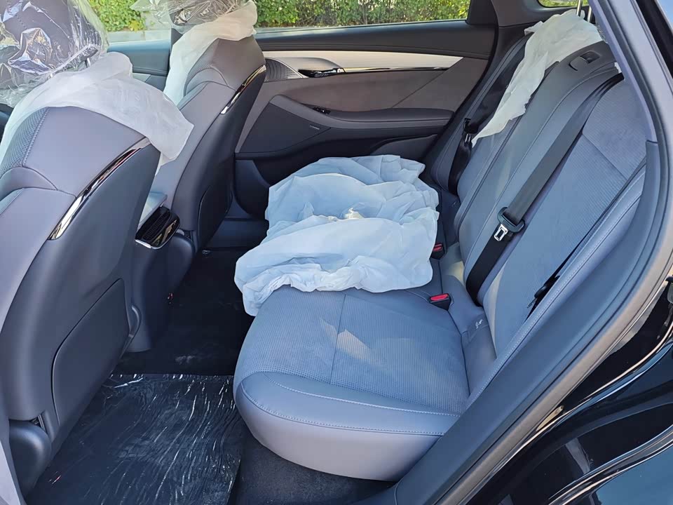 VOYAH Lantu chasing light