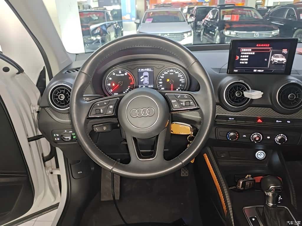 Audi Q2L, 2019 11