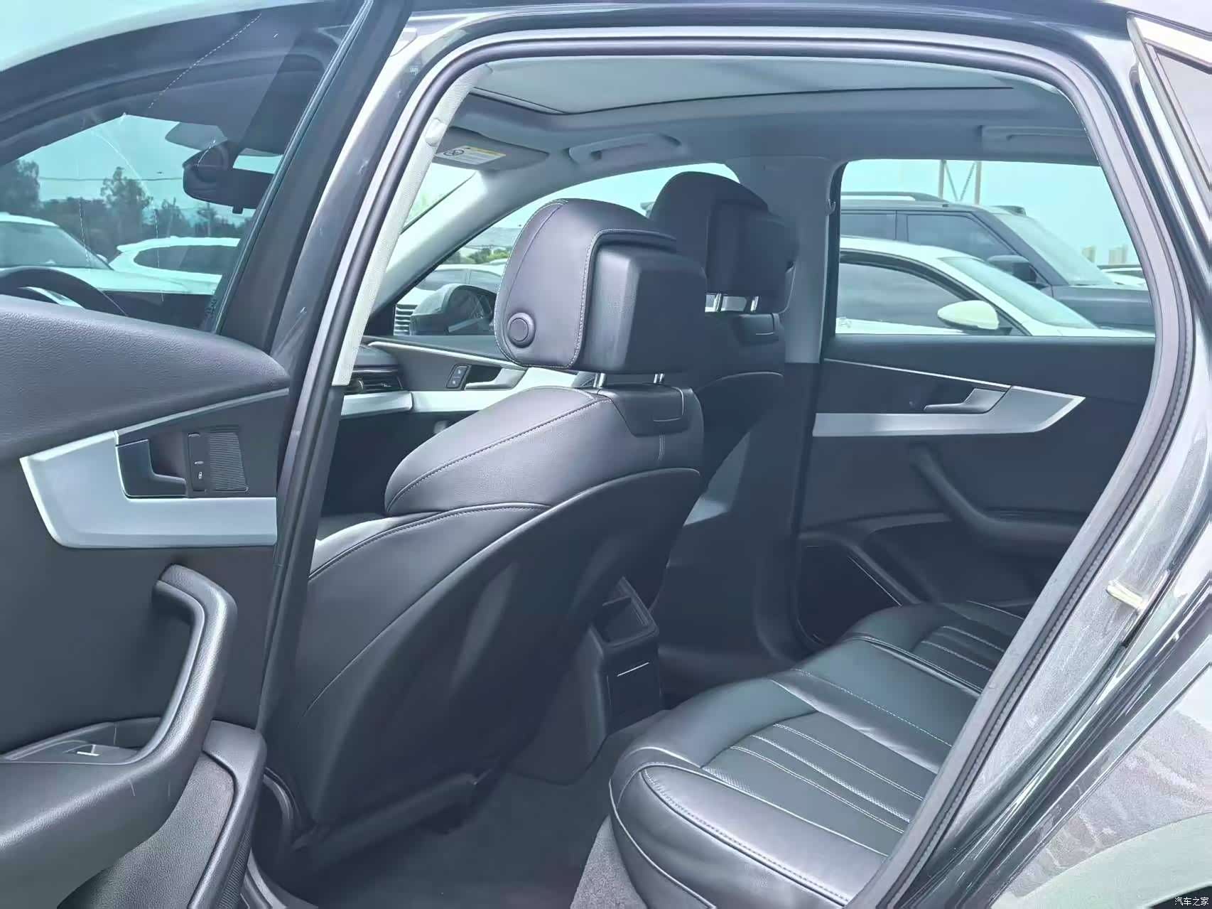 Audi A4L, 2022 все фото